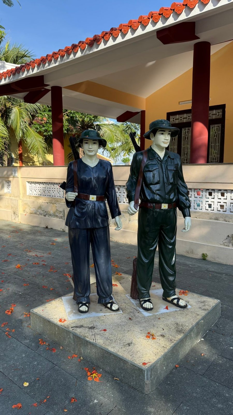 The statues at K20.