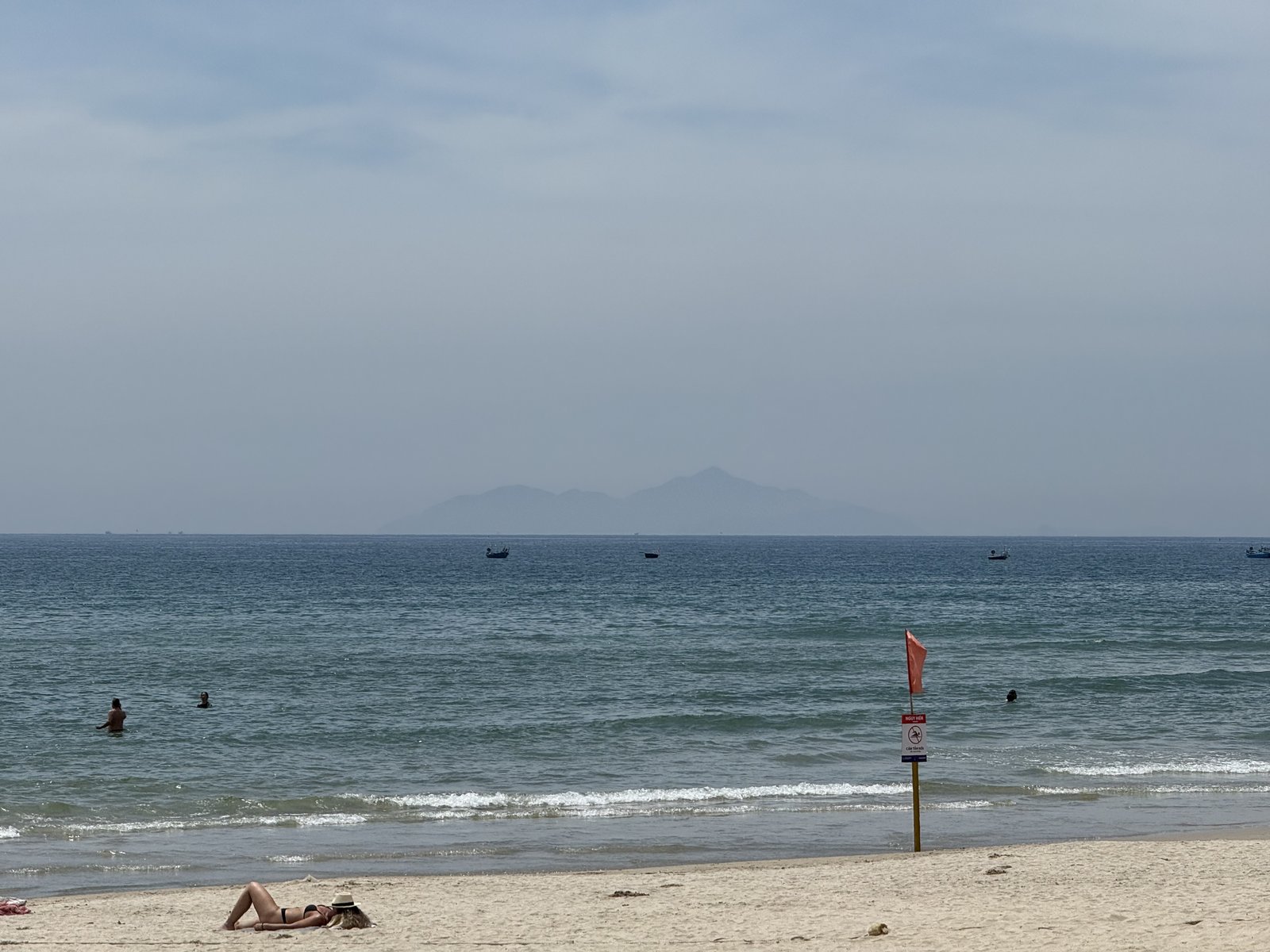 Mỹ Khê, mid-morning, before the crowds.