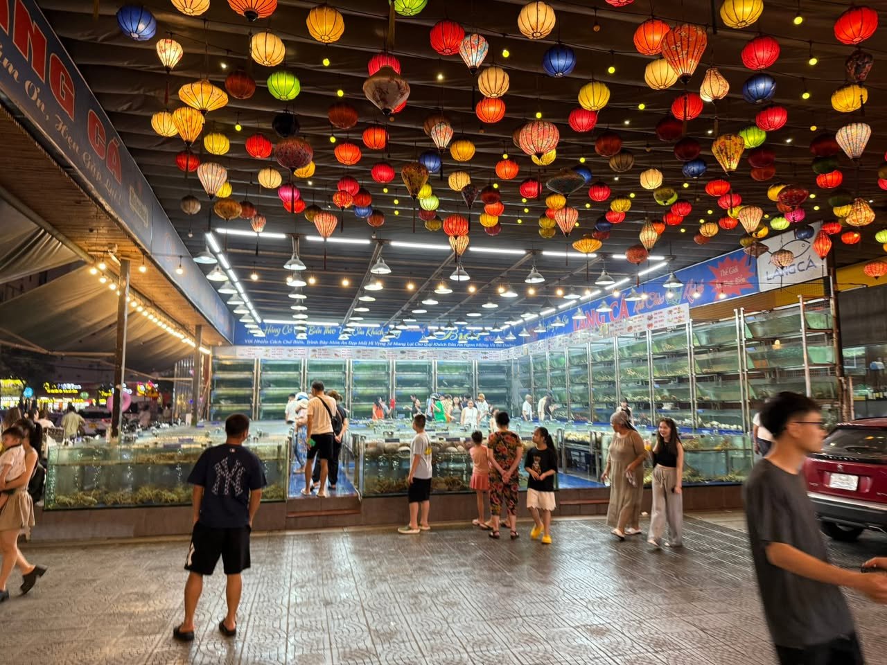 The tank hall at Làng Cá.