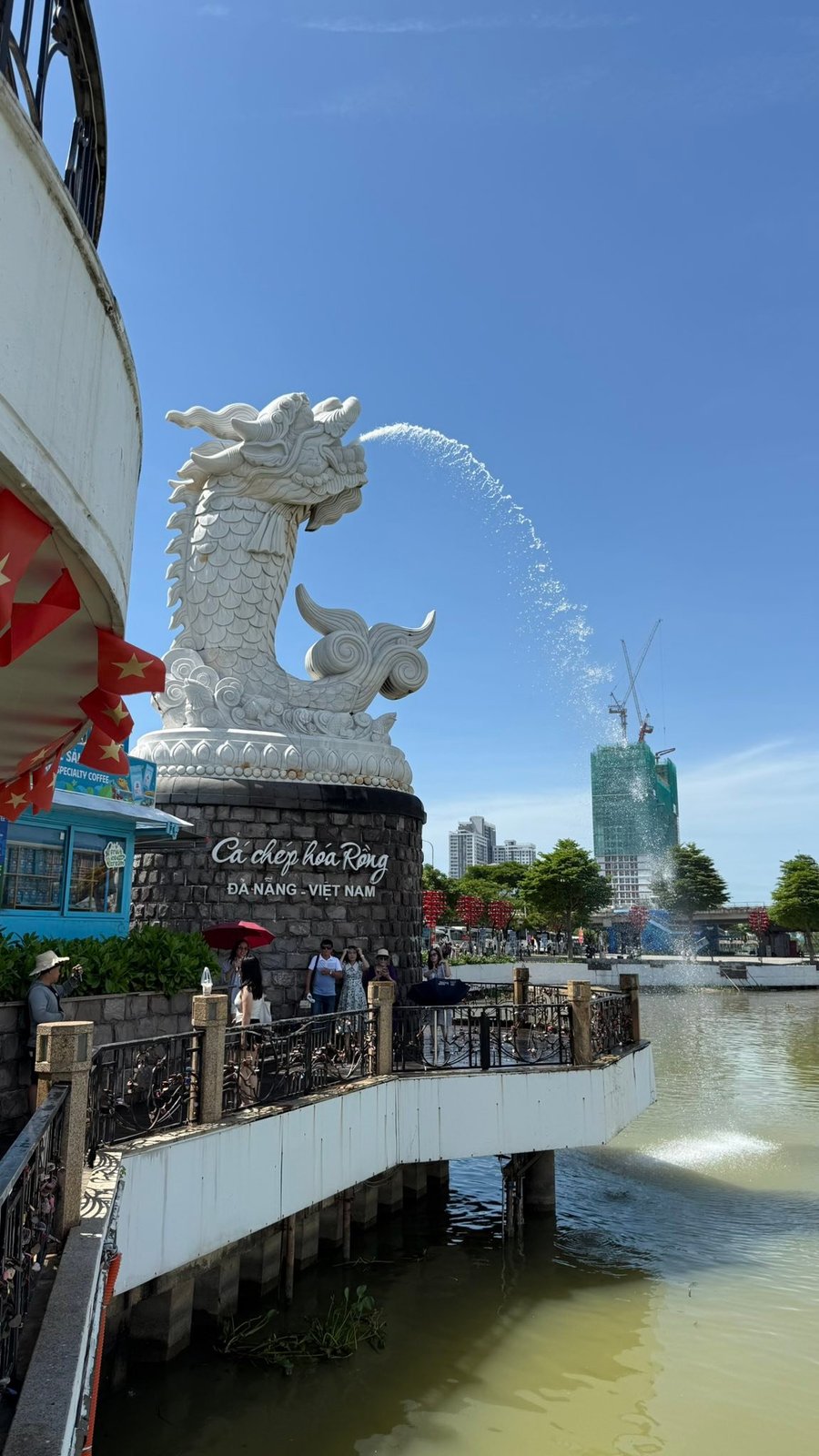 Cá Chép Hóa Rồng, the carp becoming a dragon.