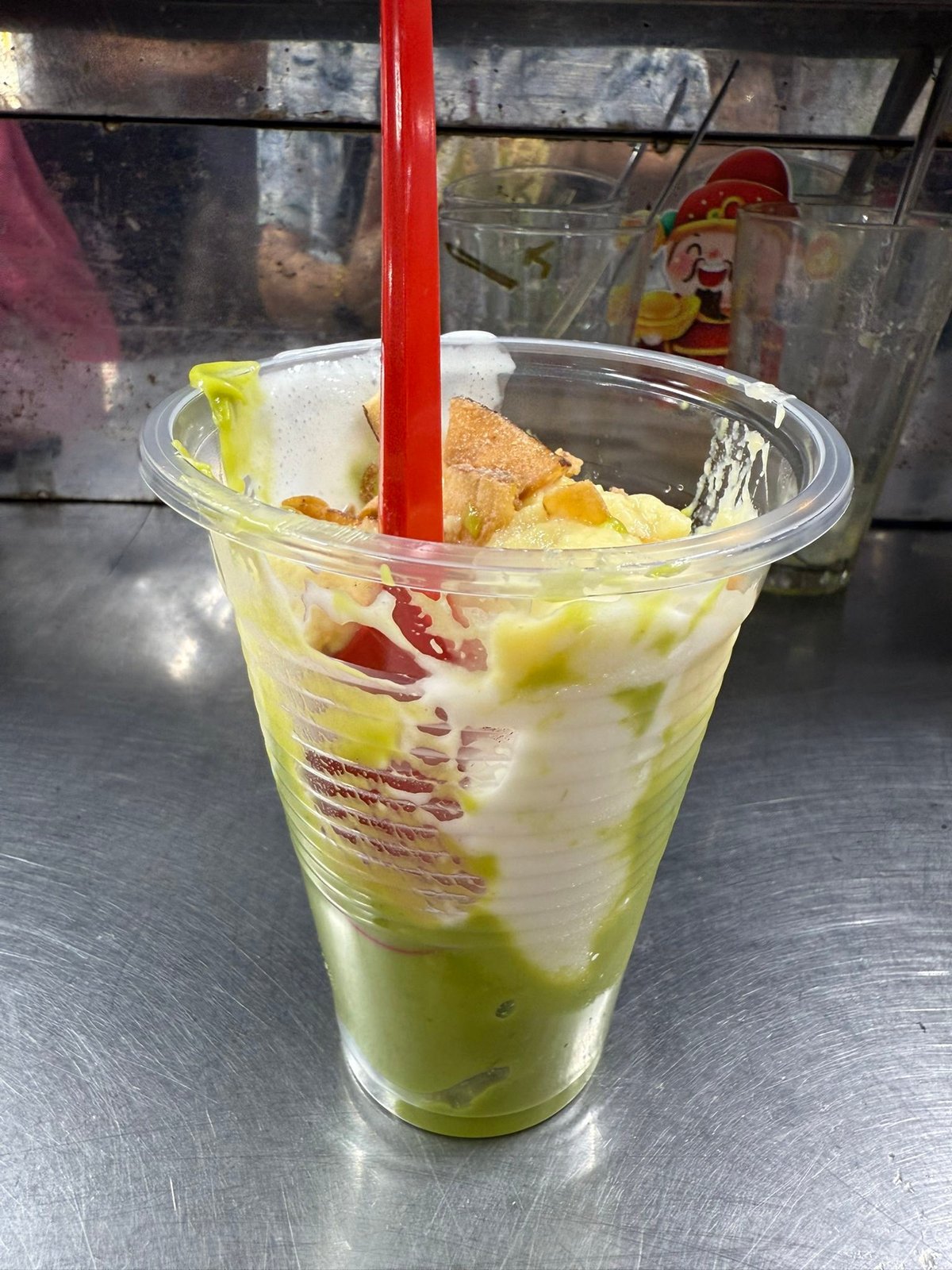 Kem bơ, with a scoop of durian on top.