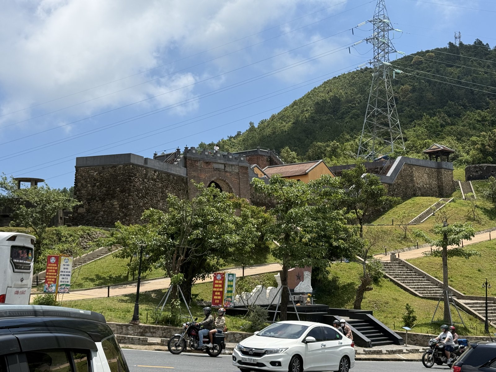 Hải Vân Quan, above the summit road.