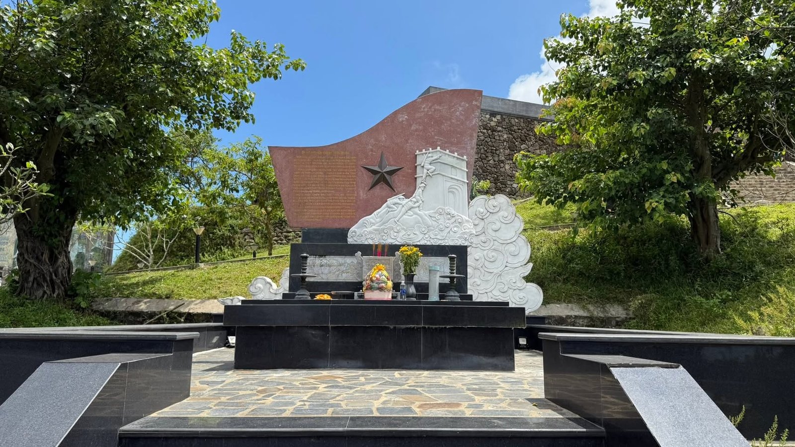 A memorial at the fort.