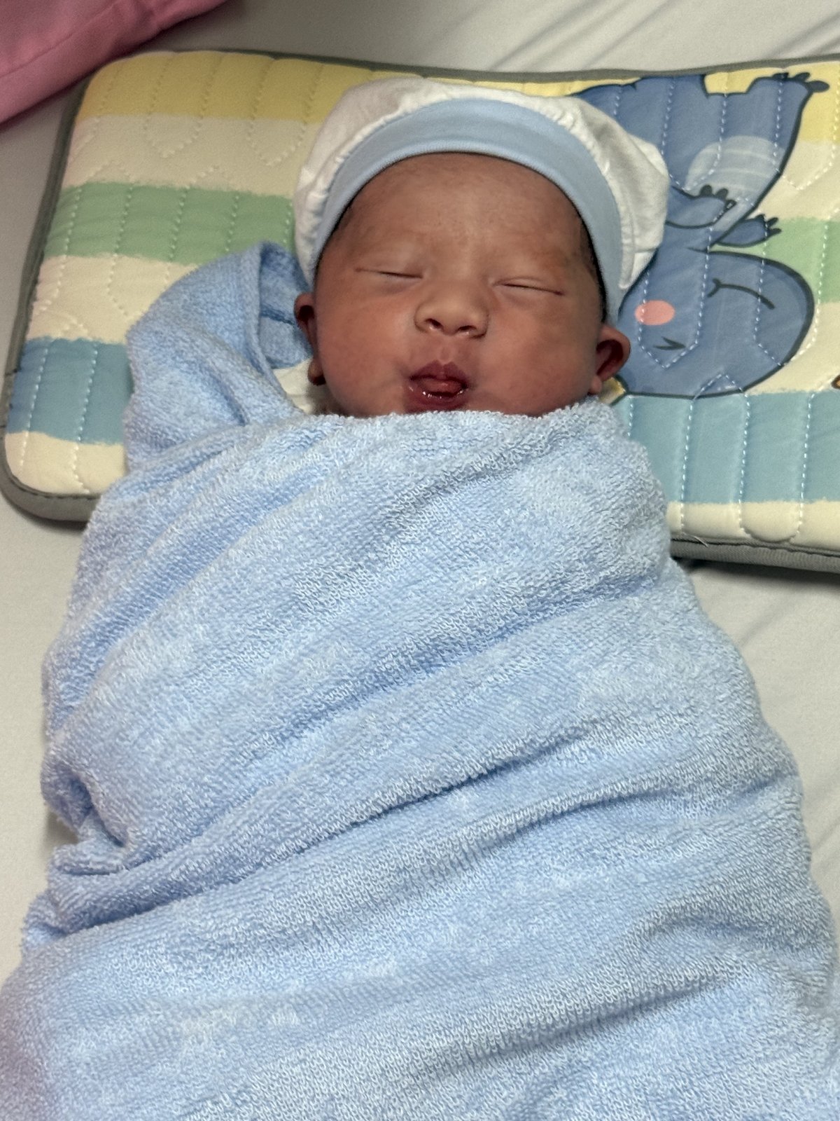 Nguyễn Trần Đăng Khoa, born that morning.