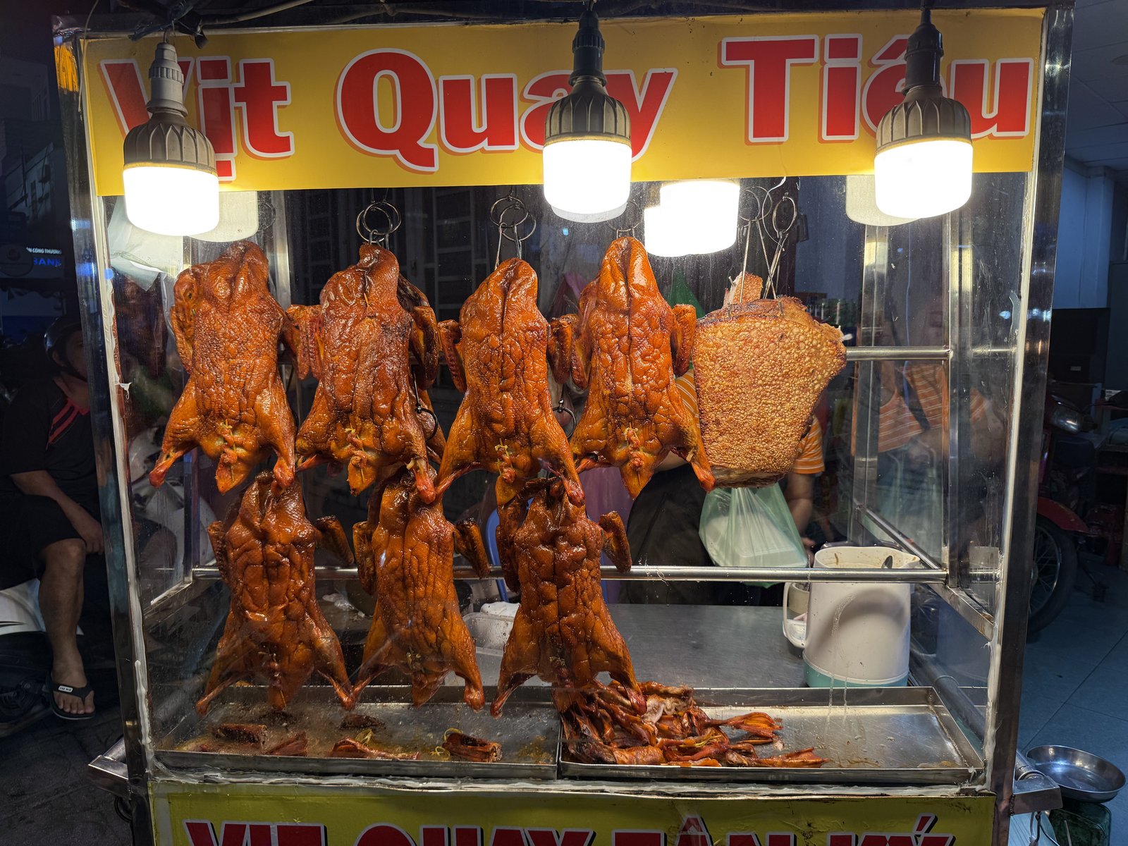Vịt Quay Tân Ký.