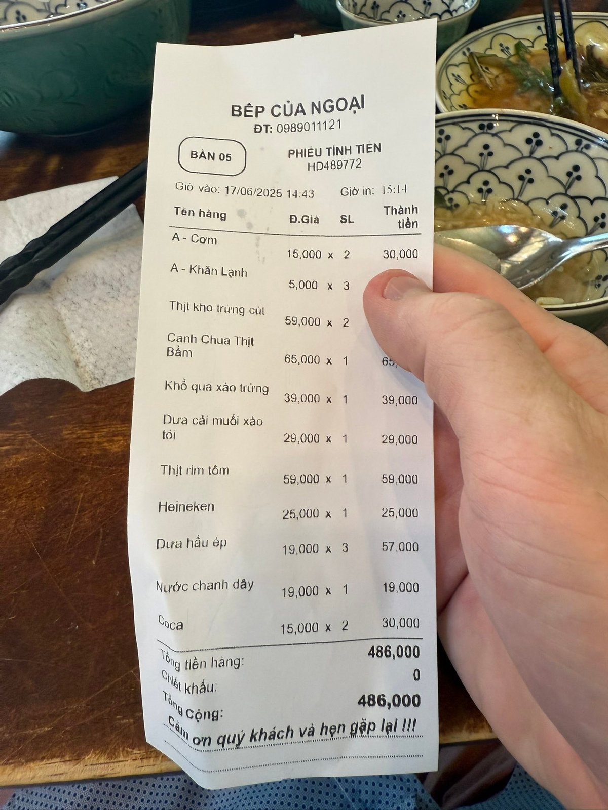 The bill at Bếp của Ngoại: 486,000 dong.